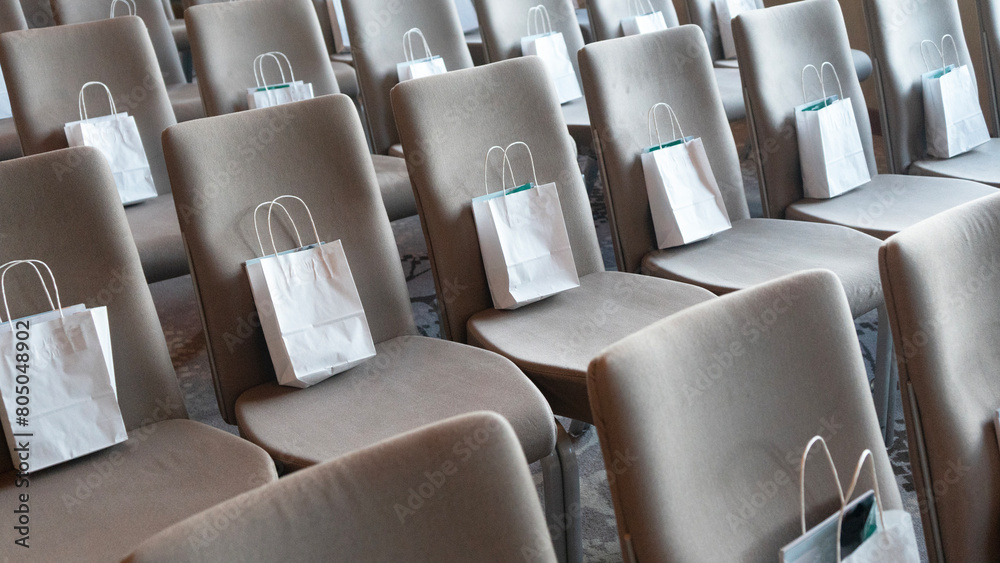 Obraz premium Business meeting room with chairs and presents