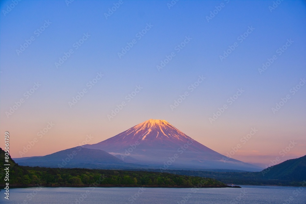 本栖湖から見た富士山 本栖湖から見た富士山
