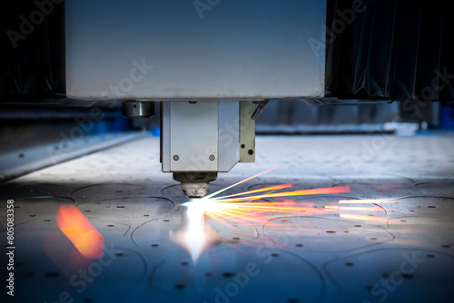macchina taglio laser metalli photo