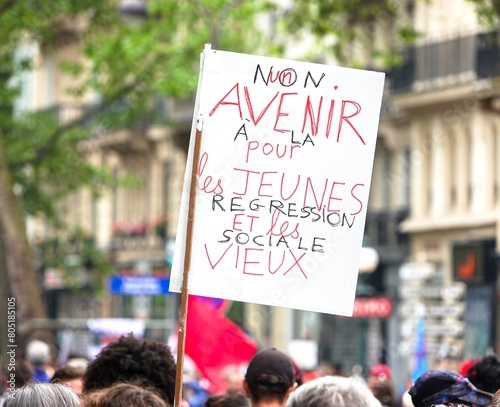 Une pancarte de revendications contre la régression sociale © Romain P19