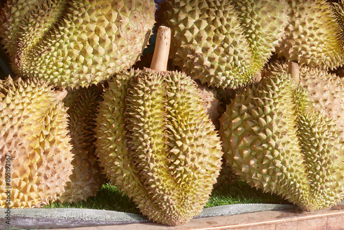 Durian-Frucht auf einem Marktstand photo