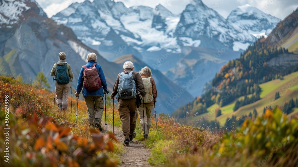 Obraz premium A group of people are walking on a trail in the mountains