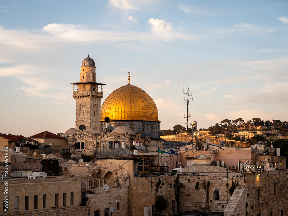 Obraz premium View of the Jerusalem Dome of the rock at sunset