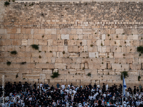 Jewish praying at the wailing wall in Jerusalem