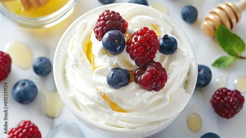 Energy-boosting snacks like Greek yogurt with honey and mixed berries for athletes