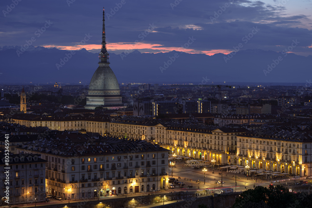Fototapeta premium Torino panoramica notturna