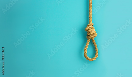 un nœud coulant de pendu avec une corde sur un fond bleu