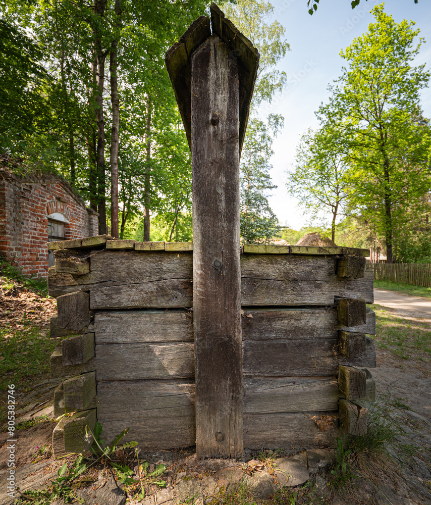 Naklejka premium old wooden well