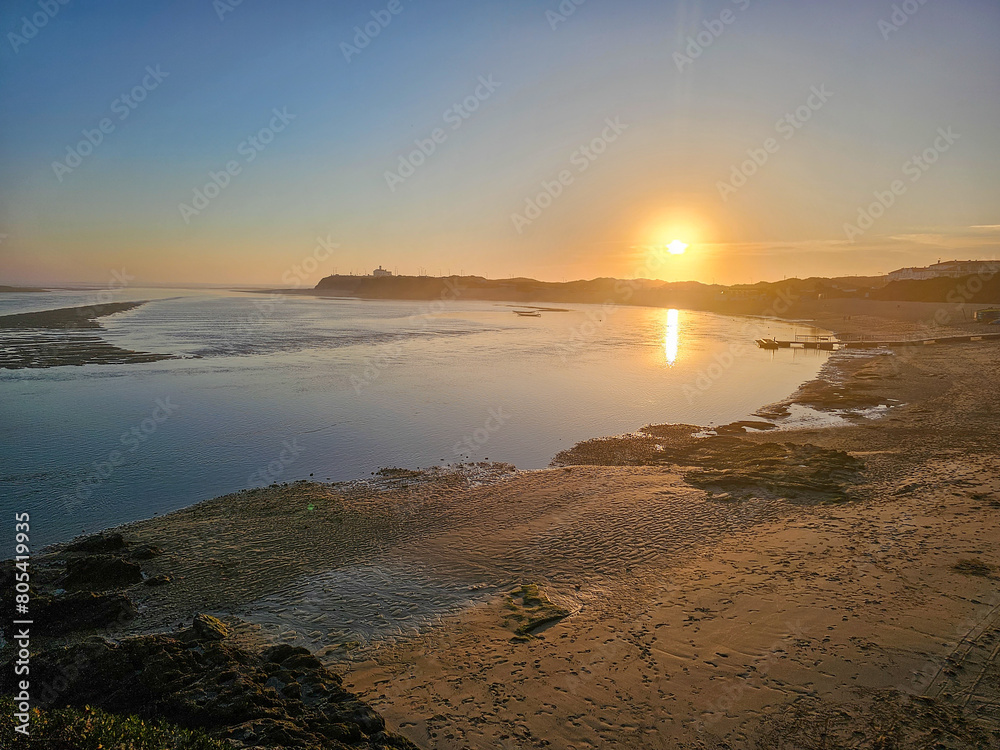 Obraz premium Stunning sunset in Algarve coast.