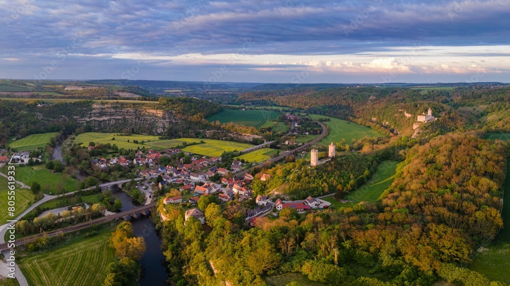 Weinregion Saale-Unstrut: Luftbild Burg Saaleck und Rudelsburg bei Bad Kösen/Naumburg (Burgenlandkreis)