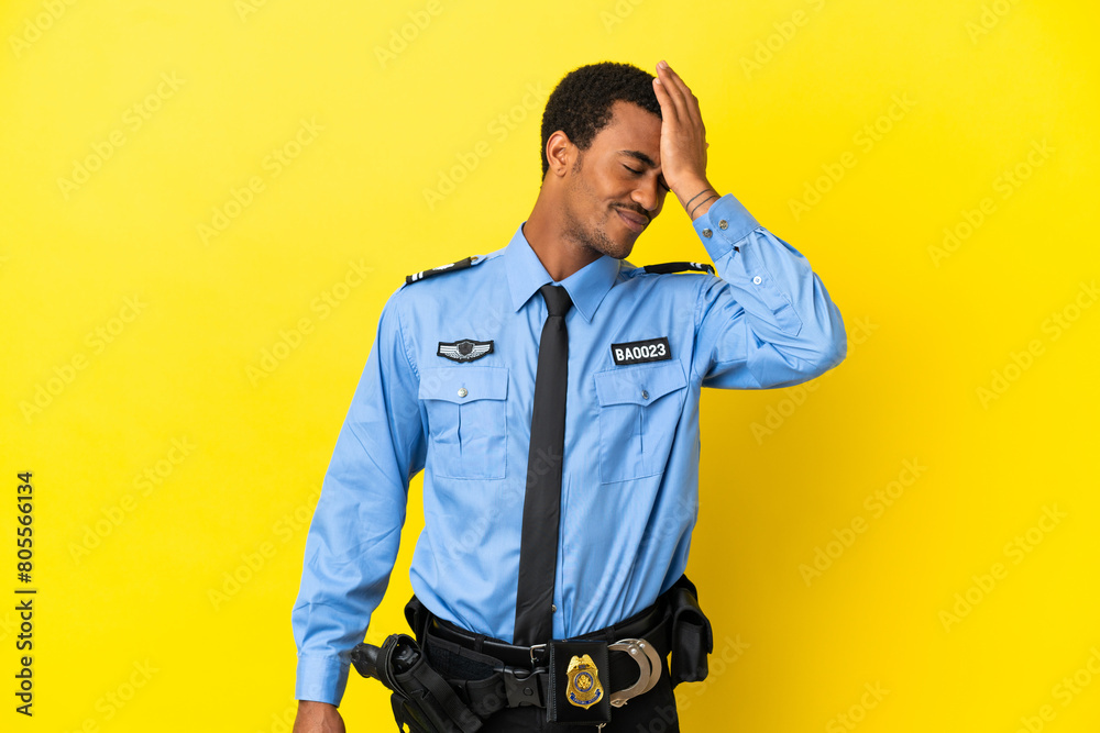 Fototapeta premium African American police man over isolated yellow background has realized something and intending the solution