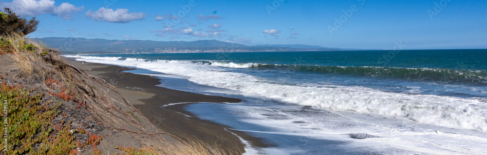 El océano pacifico frente a la localidad de Chanco, Chile El océano pacifico frente a la localidad de Chanco, Chile