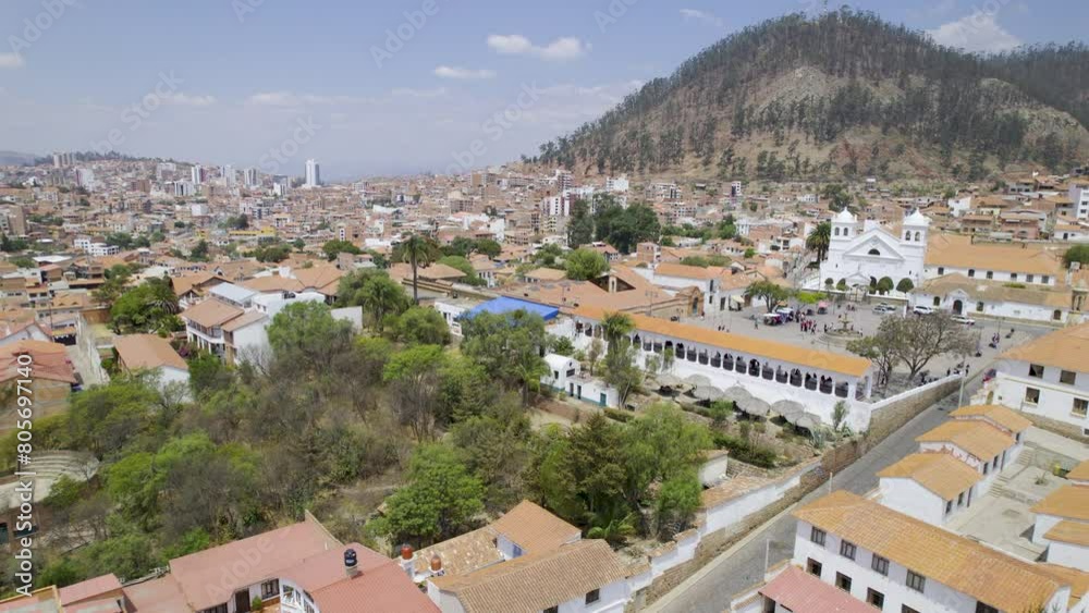 Monasterio de La Recoleta, Sucre, Bolivia. Cerro Churuquella. Vista aérea de ascendente un dia soleado.