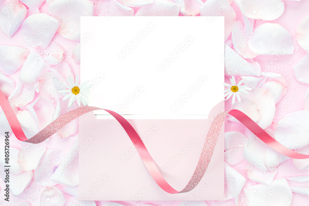 장미꽃잎과 카드,봉투 목업