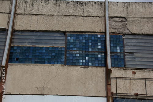 The windows of the production building are made of glass blocks.