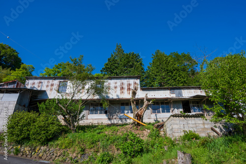 日本の岡山県美咲町の古くてとても美しい建物 © 仁 藤原