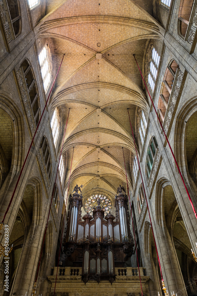 Orgue de tribune à l’intérieur de la Cathédrale Sainte-Marie d’Auch Orgue de tribune à l’intérieur de la Cathédrale Sainte-Marie d’Auch