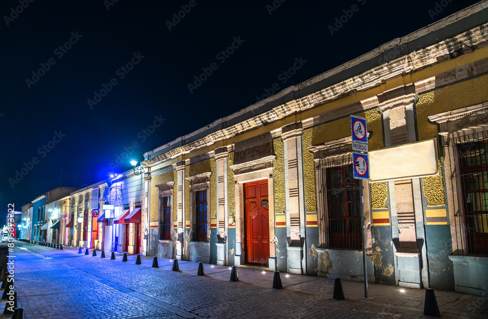 Fototapeta premium Architecture of the old town of Aguascalientes, Mexico at night