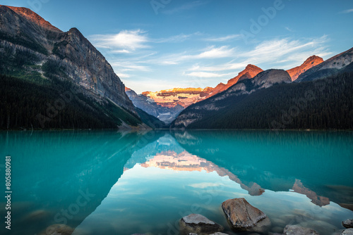 Fototapeta Naklejka Na Ścianę i Meble -  Beautiful nature of Lake Louise in Banff National Park at sunrise, Canada