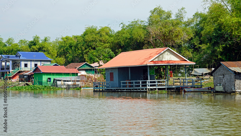 floating houes on the tonle sap in cambodia