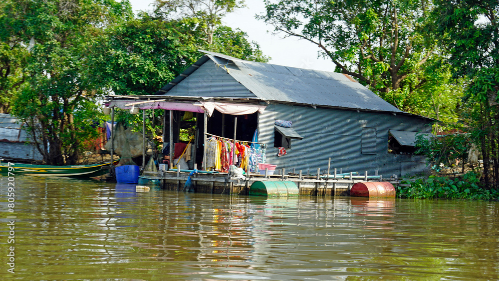 Obraz premium floating houes on the tonle sap in cambodia