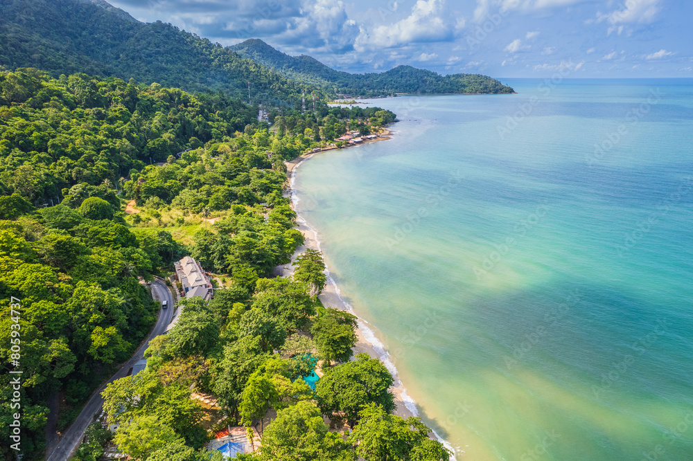 Fototapeta premium Beautiful beach on the tropical sea at Koh Chang, Trat Province, Thailand.