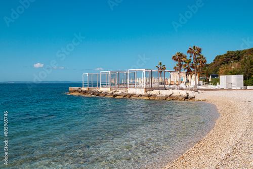 Beautiful landscape of the beach and sea in the Split in Croatia | Piękny krajobraz plaży i morza w Splicie w Chorwacji | Prekrasan krajolik plaže i mora u Splitu u Hrvatskoj