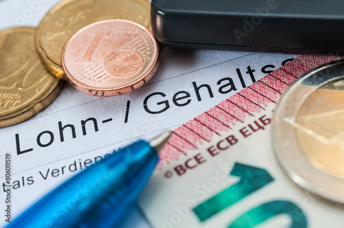 Mindestlohn 12,41,-€ ab 01.01.2024 in Deutschland © Stockfotos-MG
