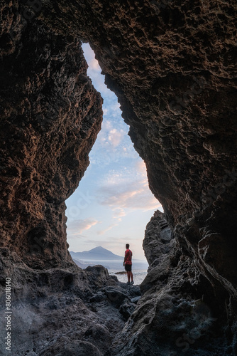 Chico disfrutando de Cueva, Tenerife