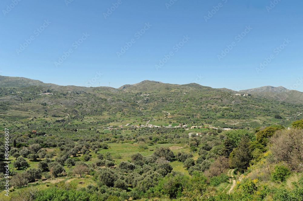 Panorama depuis la terrasse du village de Kissos près de Réthymnon en Crète Panorama depuis la terrasse du village de Kissos près de Réthymnon en Crète