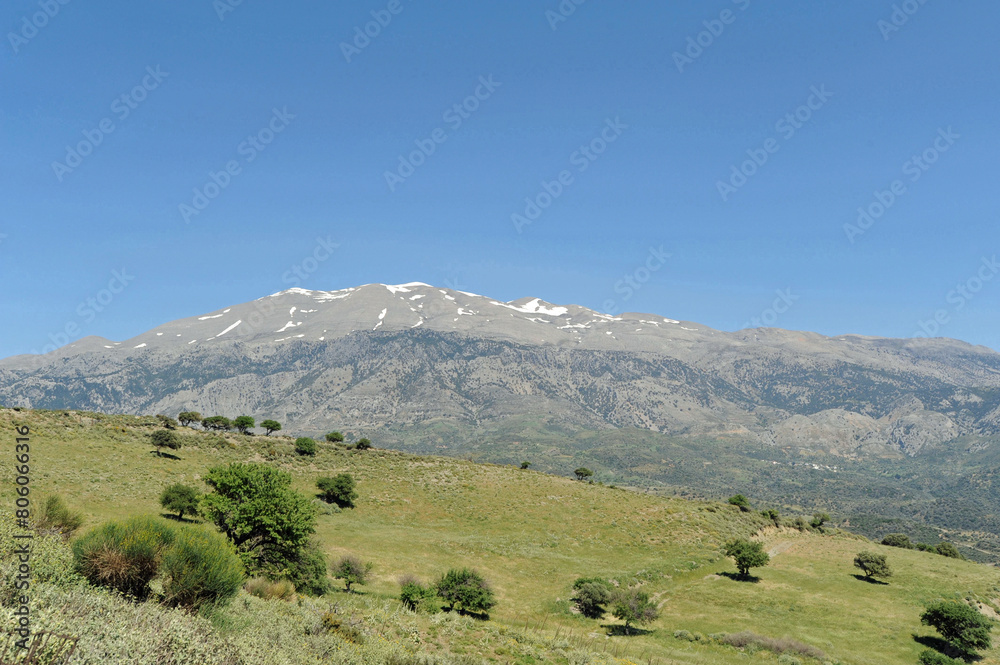 La vallée d'Amari et le massif du Psiloritis vus depuis Chordaki près de Réthymnon en Crète