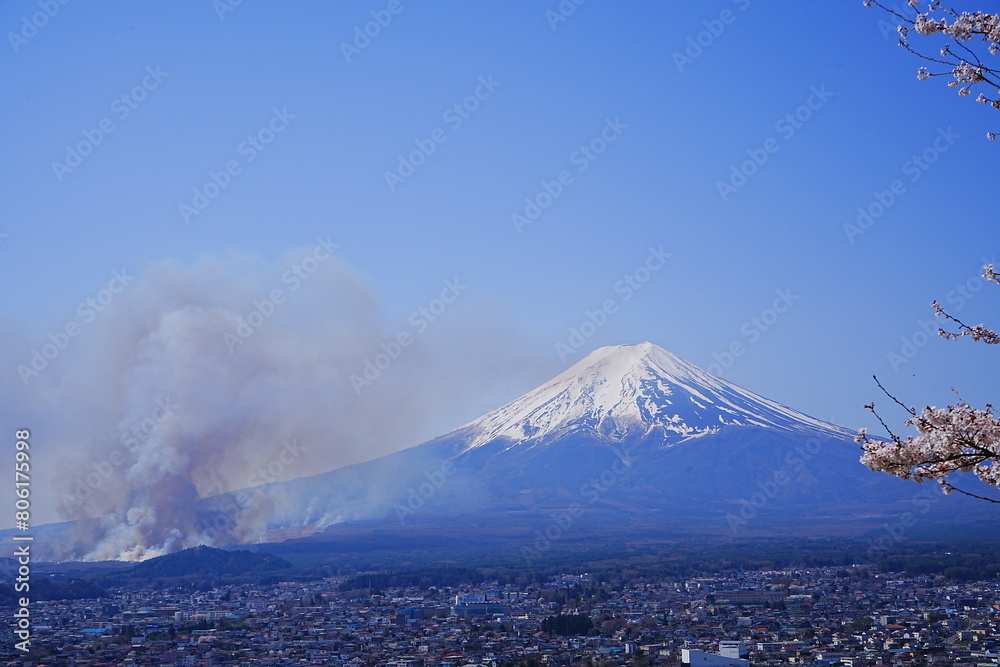 Mt. Fuji with Cherry Blossom and Burning Fields in Yamanashi, Japan - 日本 山梨県 新倉山浅間公園 春の桜 富士山 野焼き Mt. Fuji with Cherry Blossom and Burning Fields in Yamanashi, Japan - 日本 山梨県 新倉山浅間公園 春の桜 富士山 野焼き