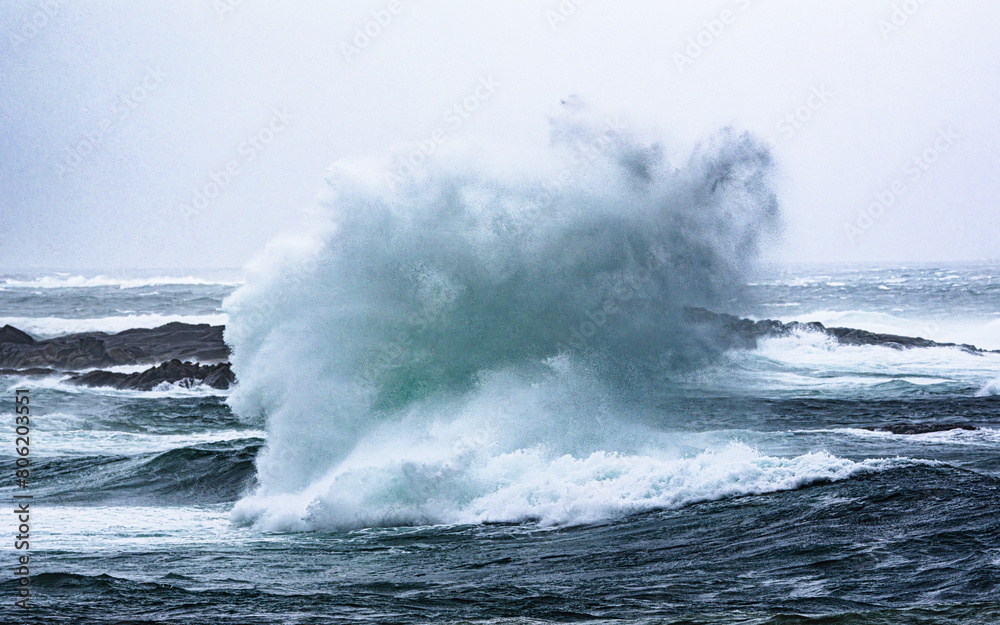 waves crashing on the rocks waves crashing on the rocks