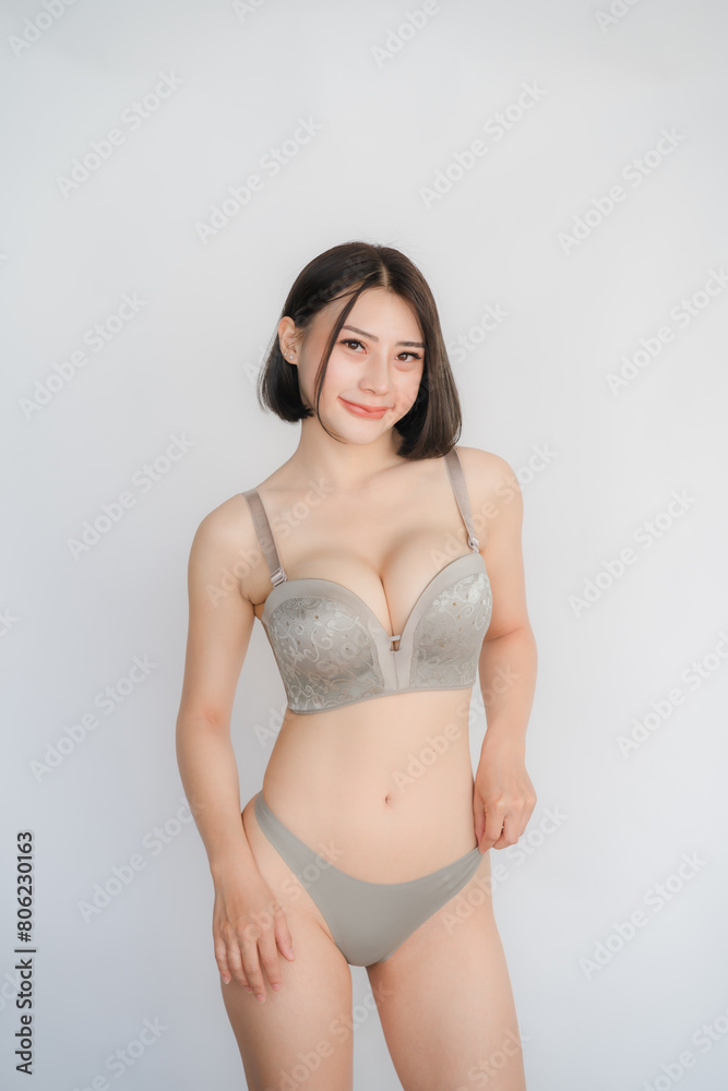 Obraz premium Beautiful slim body of woman in studio