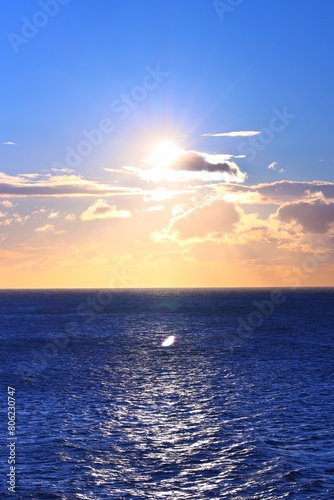 Atardecer en el mar de Tarragona, España