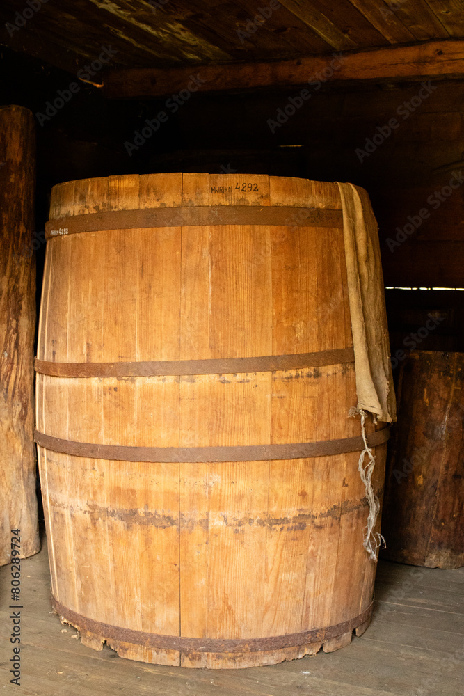 Fototapeta premium old wooden barrel