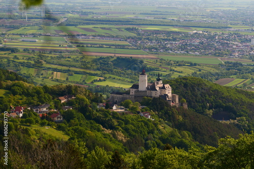 Rosaliengebirge  mit Blick auf Forchtenstein und ins Burgenlanad