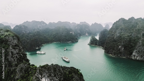 Photos Limestone Mountains of Vinh Bai Tu Long - Ha Long Bay, Vietnam with Junkboats an