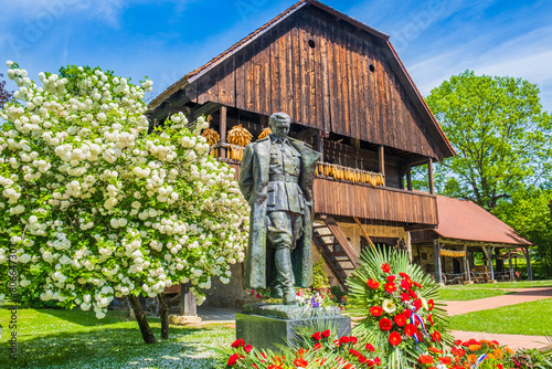 Foto Traditional ethno village of Kumrovec and Josip Broz Tito statue, Zagorje region