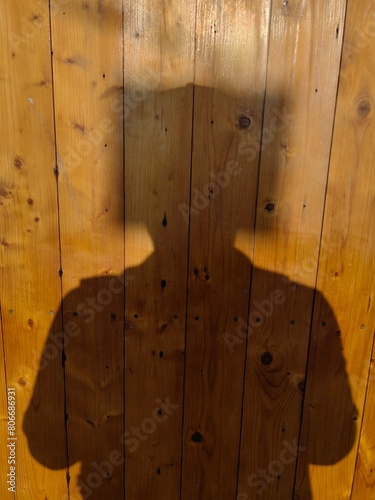 Fotografie Shadows in the Box: The Enigmatic Reflection of the Unknown Man