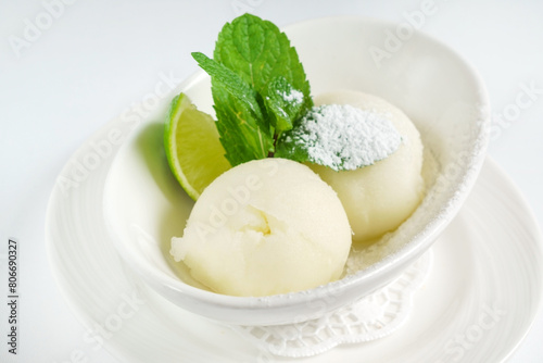 italian sorbet with lime and mint