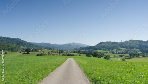 Wanderweg zwischen Weitenau (Steiene) und Hofen - Schlächtenhaus mit Blick auf den Weiler Farnbuck und Gersbach am Horizont Richtung Wieslet photo