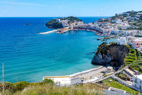 Fototapeta Naklejka Na Ścianę i Meble -  Il porto borbonico di Ponza e la sipaggia di Giancos