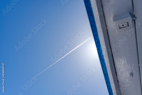 scia aereoplano cielo blu photo
