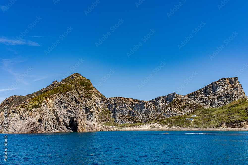 Naklejka premium Il faraglione di San Silverio isola di Palmarola Ponza