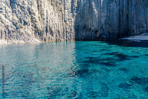 L'isola di Palmarola vicino Ponza photo