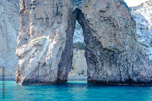 L'arco naturale nell'isola di Ponza