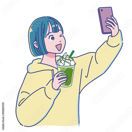 笑顔で自撮りする女の子