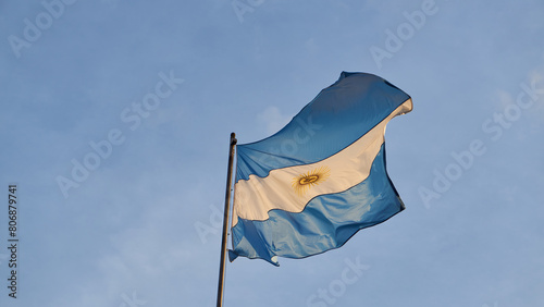 Bilde på lerret Details of an Argentine flag on a blue sky.