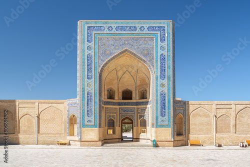 Iwan entrance of the Kalan Mosque at Po-i-Kalan complex, Bukhara © efired
